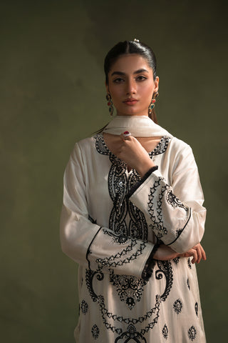 Monochrome Elegance (D-04)