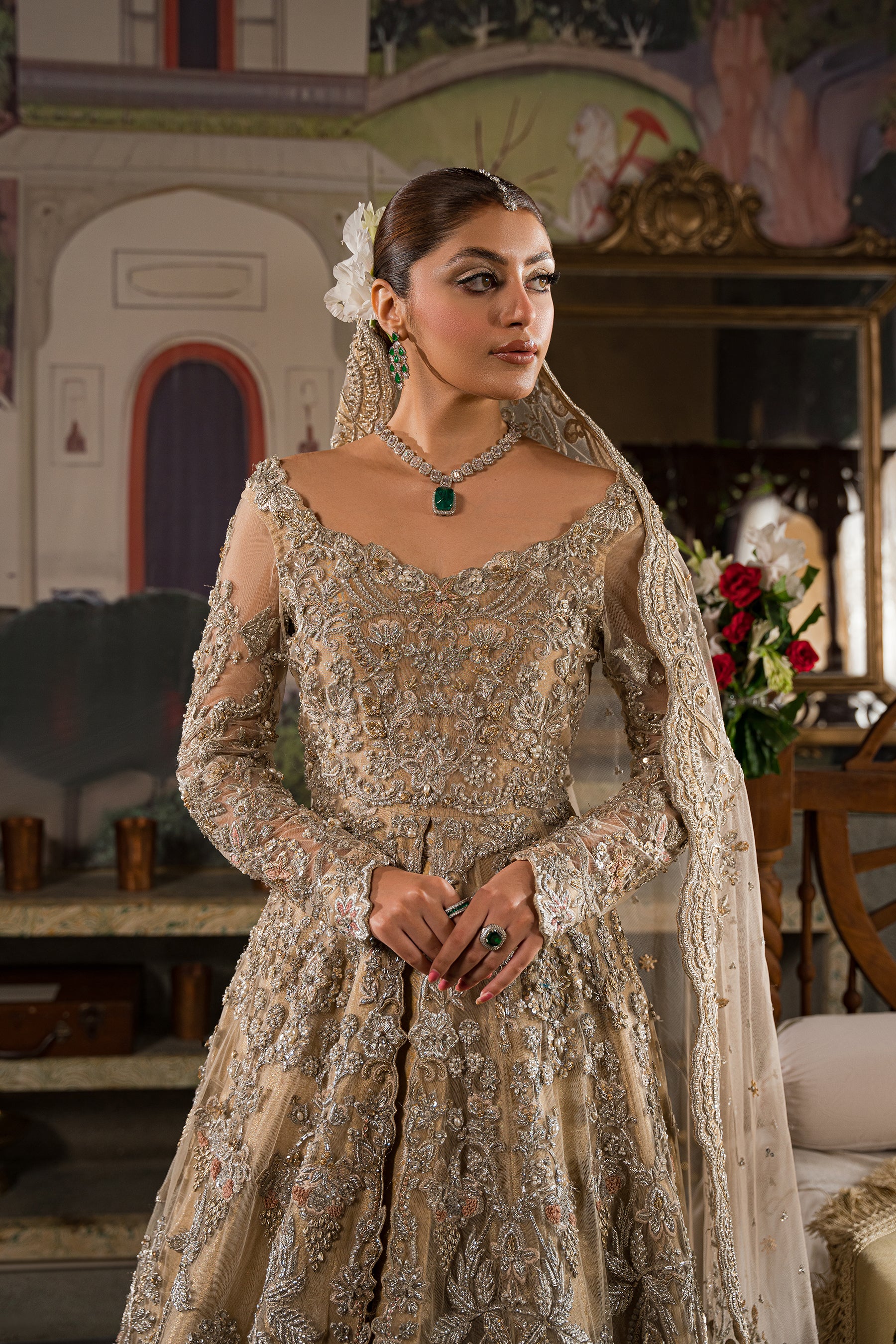 what color jewelry with champagne dress What Jewelry to Wear with Champagne Coloured Dress
