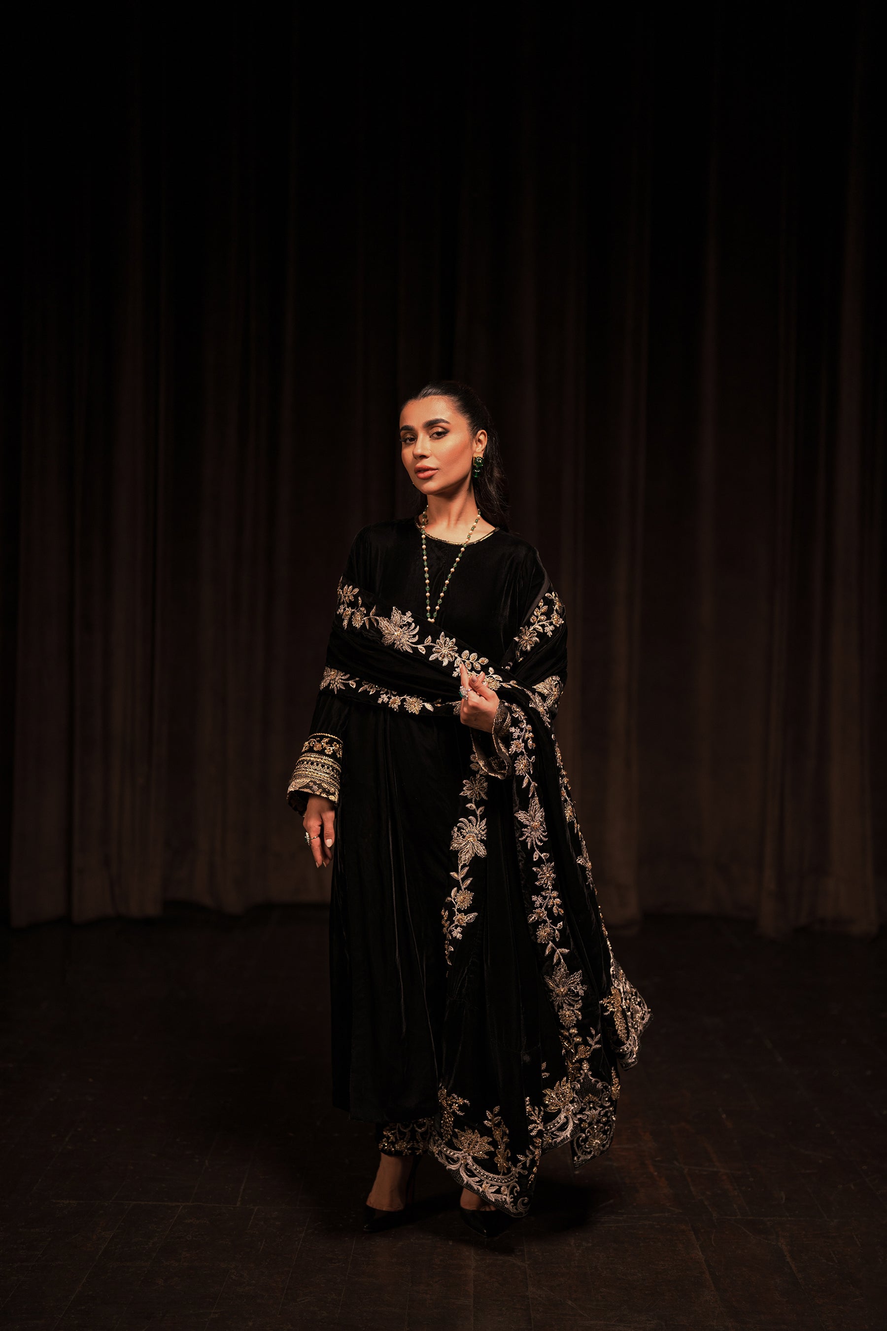 Grand Black Velvet Shawl Set (D-10) Ammara Khan Grand Black Velvet Shawl Set (D-10) Ammara Khan