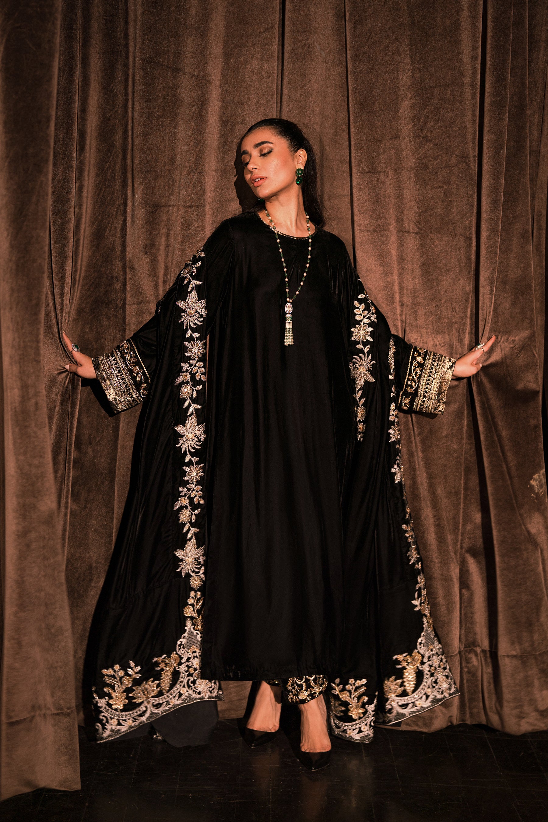 Grand Black Velvet Shawl Set (D-10) Ammara Khan Grand Black Velvet Shawl Set (D-10) Ammara Khan