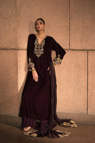 Luxury Velvet Kaftan Dress Designs in Pakistan Ammara Khan Luxury Velvet Kaftan Dress Designs in Pakistan Ammara Khan