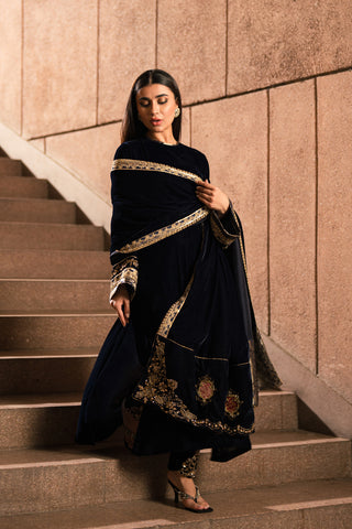 Luxury Velvet Kaftan Dress Designs in Pakistan Ammara Khan Luxury Velvet Kaftan Dress Designs in Pakistan Ammara Khan